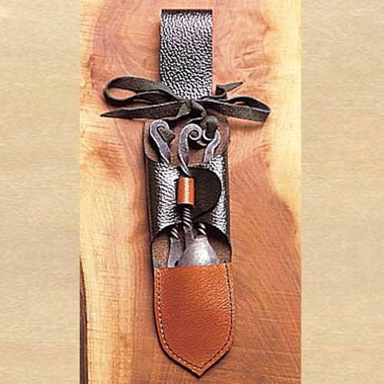 Niezbędnik rycerski Iron Feasting Utensils with Pouch